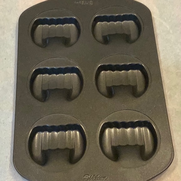 Wilton nonstick witch finger and vampire teeth cake baking molds Halloween - Picture 3 of 7